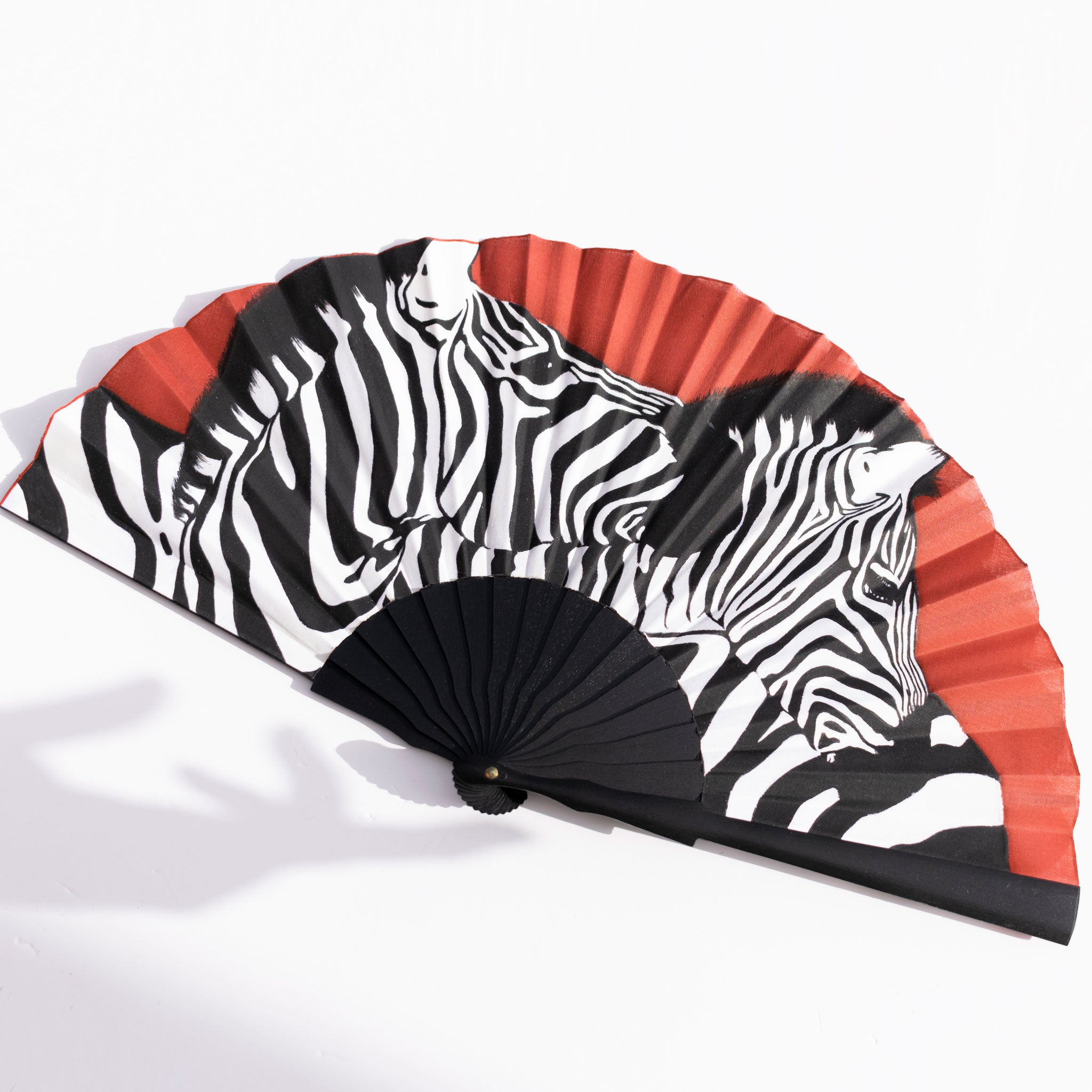 Abanico moderno de algodón con estampado animal print y funda de regalo
